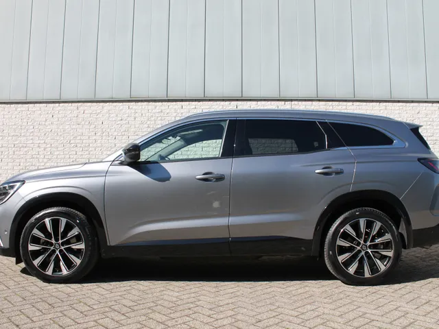 Renault Espace E-Tech full hybrid 200 techno 7p. | 7-persoons | Google navigatie | elektrische achterklep