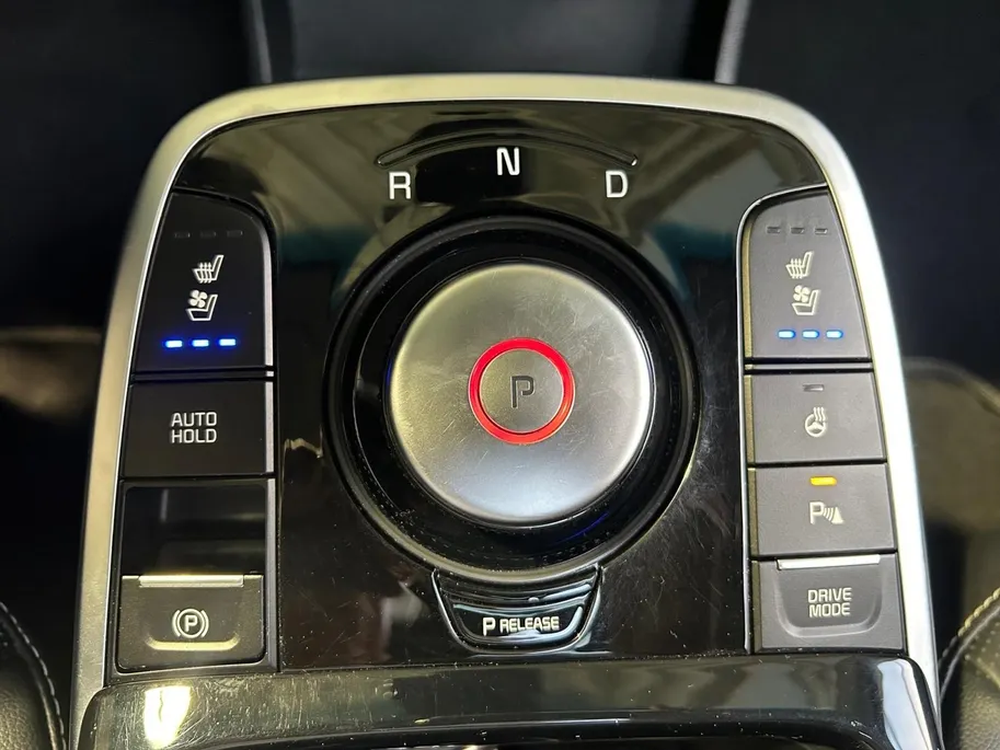 Kia e-Niro ExecutiveLine 64 kWh | Warmtepomp | Trekhaak Afneembaar + 13-Polige Stekker | Elektrisch verstelbare Voorstoelen | Bestuurdersstoel + Geheugen | Elektrisch Bedienbaar Schuif / Kanteldak | Stoelverwarming + Stoelkoeling | Stuurverwarming | JBL Geluidsinsta