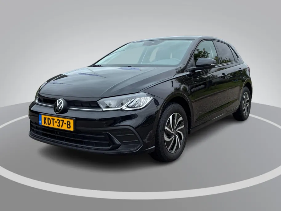 Volkswagen Polo Life Edition 1.0 TSI 95 pK 5 versn. Hand · Achteruitrijcamera · regensensor · Voorraad OUTLET ·