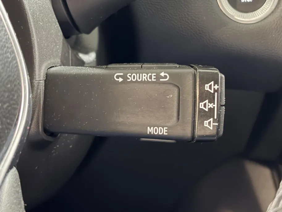 Renault Captur 90PK TCe Techno | 1e eigenaar | Schuif-Kantel Dak | Camera | Navigatie | Apple Carplay/Android Auto | Parkeersensoren | Trekhaak | Climate Control | Lichtmetalen Velgen | Full LED |