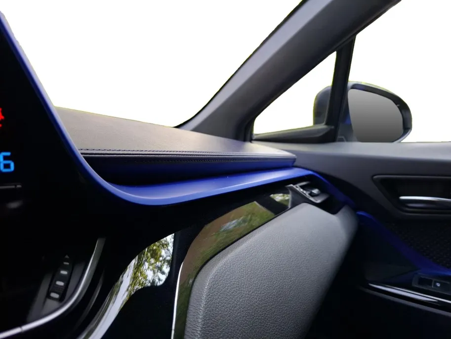 Toyota C-HR 1.8 Hybrid Dynamic Airco automatisch| Autonomous Emergency Braking | Cruise control adaptief | Lichtmetalen velgen 18' | Navigatiesysteem full map | Voorstoelen verwarmd