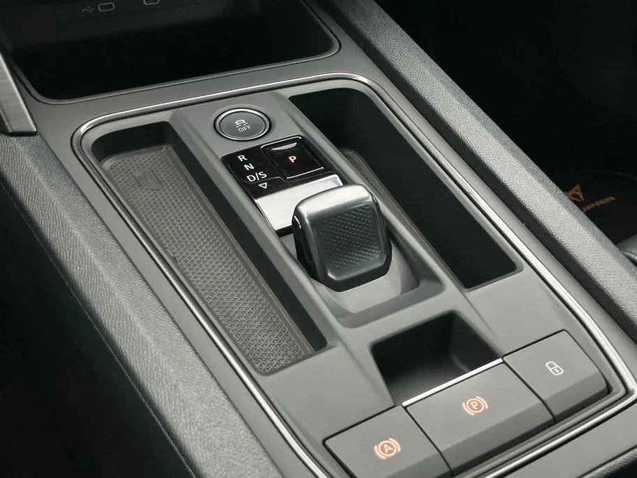 CUPRA Leon 1.4e-Hybrid 180kW/245PK VZ · Leder kuipstoelen · Panoramadak · Navigatie · Camera ·