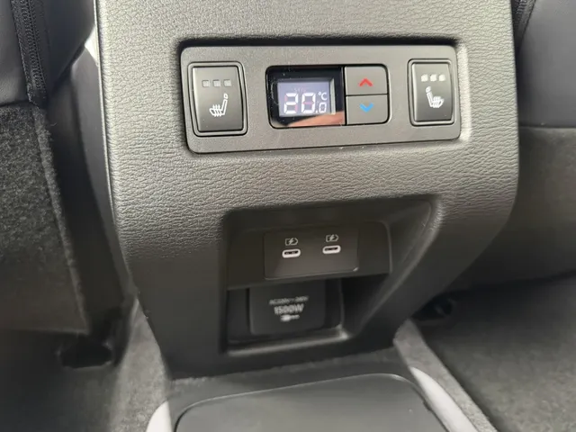 Mitsubishi Outlander 2.4 PHEV Black Edition | NIEUW | Leder | Panoramdak | App Connect | Keyless | Head-Up