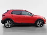 Kia Stonic 1.0 T-GDi MHEV GT-PlusLine 1e Eigenaar | Meest luxe uitvoering | Schuif-/kanteldak | Metallic lak | Cruise Control | camera | Carplay | Fabrieksgarantie | NAP