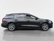 Ford Focus Wagon 1.0 EcoBoost Hybrid Titanium | Trekhaak | Stoel, stuur en voorruitverwarming | Cruise | Climate