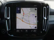 Volvo XC40 2.0 T4 R-Design | Keyless | HK Audio | Adap. Cruise | PDC | Elek. Trekhaak | 19' Velgen | Elek. Kofferklep | Camera | Stoelverwarming |