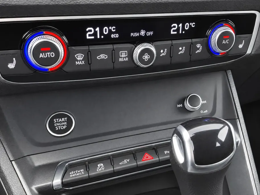 Audi Q3 Sportback 45TFSIe 245PK S Line Panoramadak · Trekhaak · Camera + Parkeersensoren · Apple/Android Car Play ·