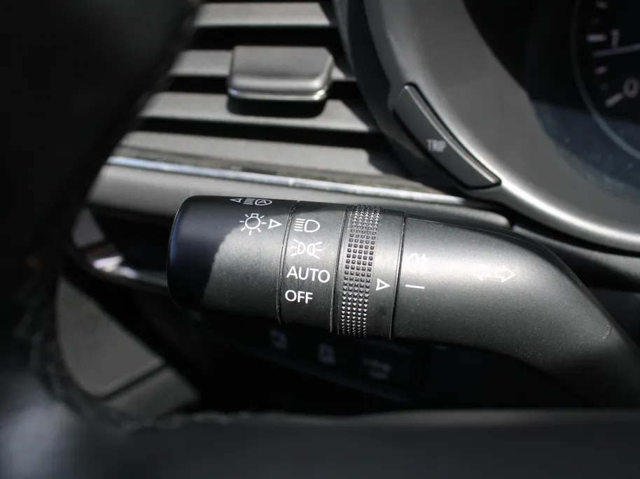 Mazda 3 2.0 e-SkyActiv-G M Hybrid 122 Comfort | Stuur-/stoelverwarming | Camera | Cruise adapt. | Clima | 16' LM | HUD | LED | Dodehoek detectie |