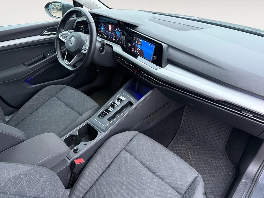 Volkswagen Golf 1.0 eTSI Life Business | CARPLAY | STOELVERWARMING | PARKEERSENSOREN | LICHTMETALEN VELGEN |