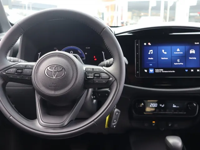 Toyota Aygo X Hybrid 115 play | LM Velgen | Stoelverwarming