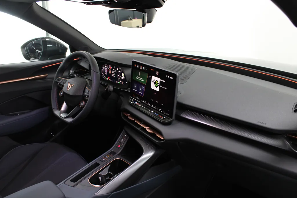 CUPRA Terramar 1.5 TSI e-Hybrid Business / Trekhaak / Pan. dak / Stoel + Stuur verw. /