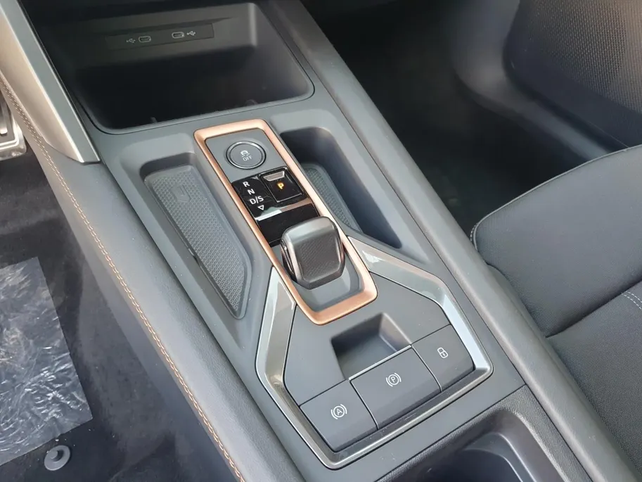 CUPRA Formentor 1.5 TSI e-Hybrid Business | Trekhaak | Panoramaschuifdak | Appel Carplay / Android Auto | Camera | Stoel en stuurverwarming |