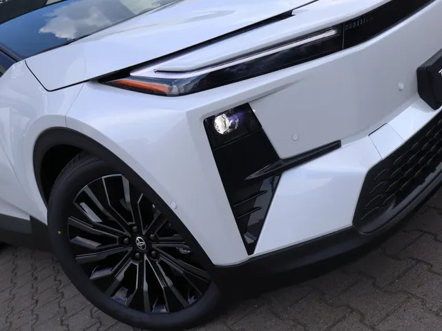 Toyota C-HR+ Executive AWD 77 kWh | Stoel/Stuur Verwarming | Matrix Led Lampen | 360 Camera