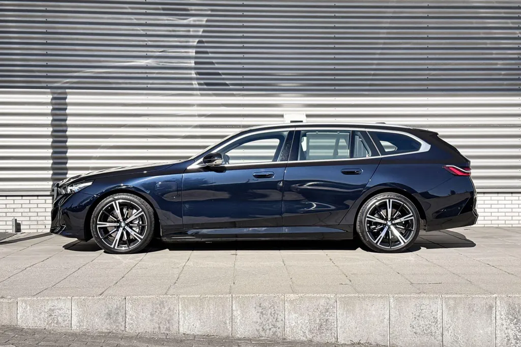 BMW 5 Serie Touring 550e xDrive