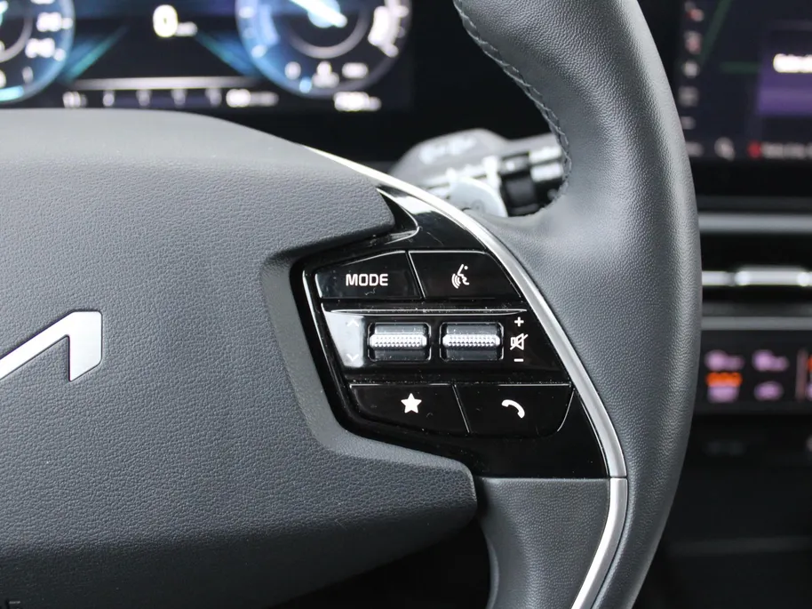 Kia Niro EV DynamicPlusLine 64.8 kWh | 17' LM | Schuif / Kantel dak | Navi | Cruise | Airco | Camera | 17% bijtelling |