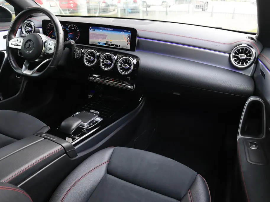 Mercedes-Benz CLA 180 Business Solution AMG l Keyless l Achteruitrijcamera l Stoelverwarming l Ambiente lichtpakket