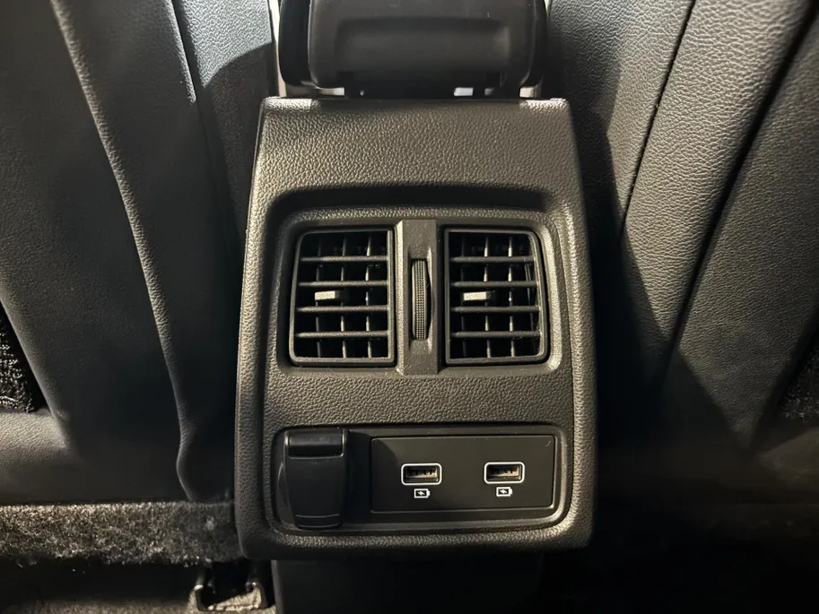 Renault Captur 90PK TCe Intens | 9,3' Navi | Camera | Climate Control | Parkeersensoren | Apple CarPlay/Android Auto | Cruise Control | Lichtmetalen Velgen | Armsteun | Full LED |