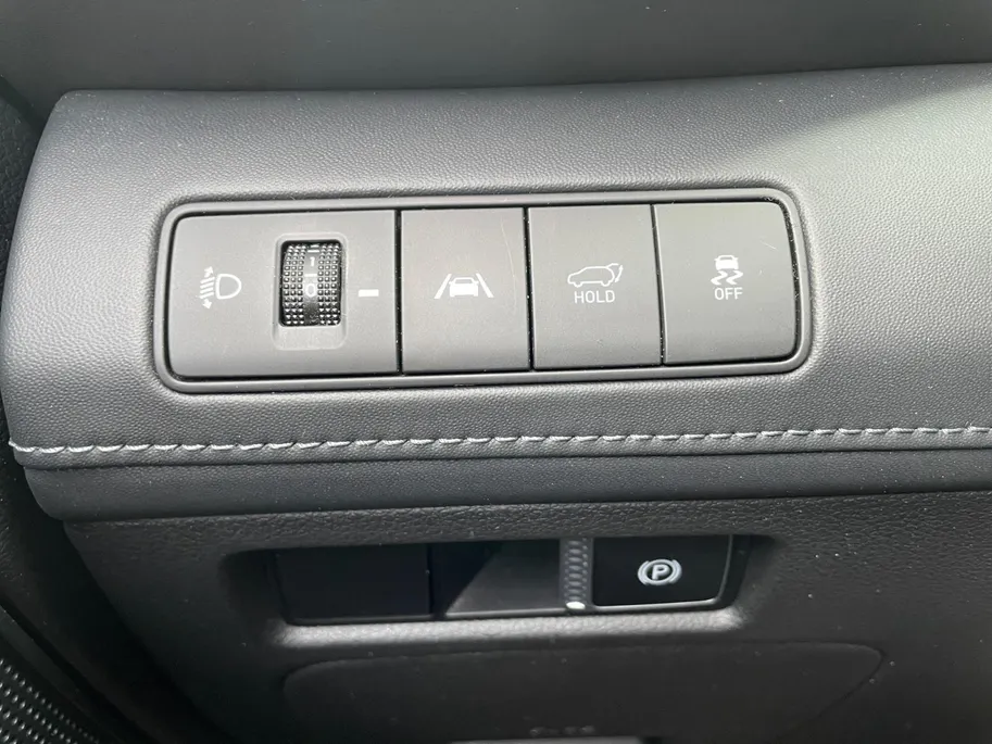 Hyundai Santa Fe 1.6 T-GDI HEV Premium 7p. | Lederen bekleding| Stoelverwarming/koeling| Stuurverwarming| Elektrische achterklep| Trekhaak| 1650 KG trekgewicht|