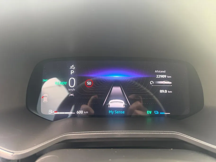 Renault Clio 145PK E-Tech Full Hybrid Techno Automaat | 9,3' Navi | Climate Control | Camera | Parkeersensoren | Apple CarPlay/Android Auto | Digital Cockpit | Cruise Control | Full LED | Lichtmetalen Velgen |