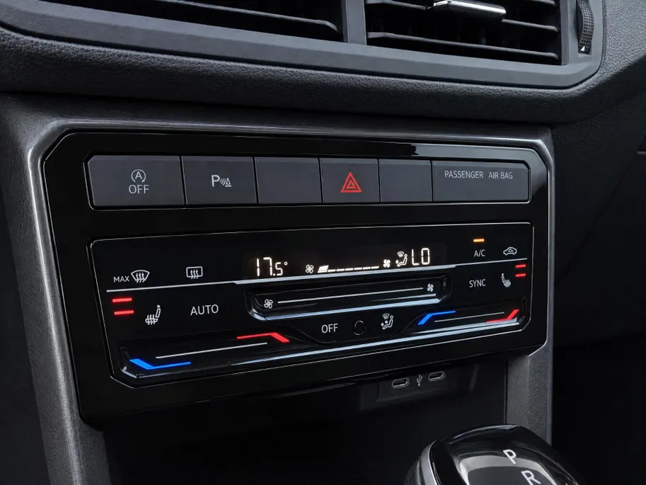 Volkswagen T-Cross 1.0 TSI 110pk DSG Style · Trekhaak · Camera · Apple/Android Car Play · P-Sensoren · Virtual Cockpit ·