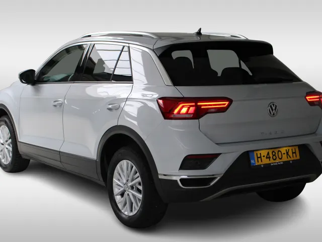 Volkswagen T-Roc 1.5 TSI Style Navigatie | Inklapbare spiegels | Climate Control | Privacy Glass