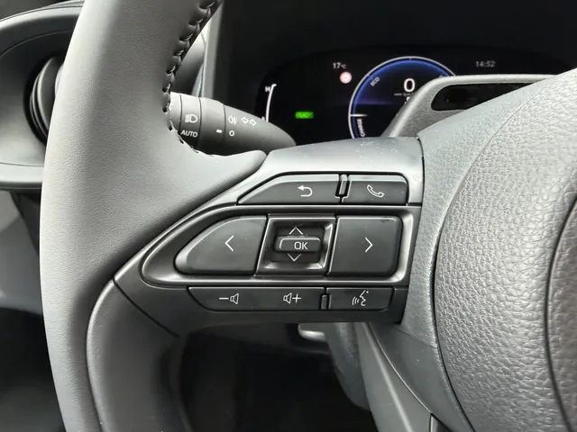 Toyota Aygo X Hybrid 115 play | LM Velgen | Stoelverwarming