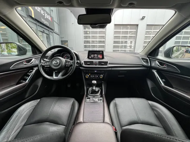 Mazda 3 2.0 SkyActiv-G 120 GT-M | LEDER | CAMERA | BOSE AUDIO | NAVIGATIE | NED AUTO | DEALER ONDERHOUDEN | STOEL + STUURVERWARMING | ACC |