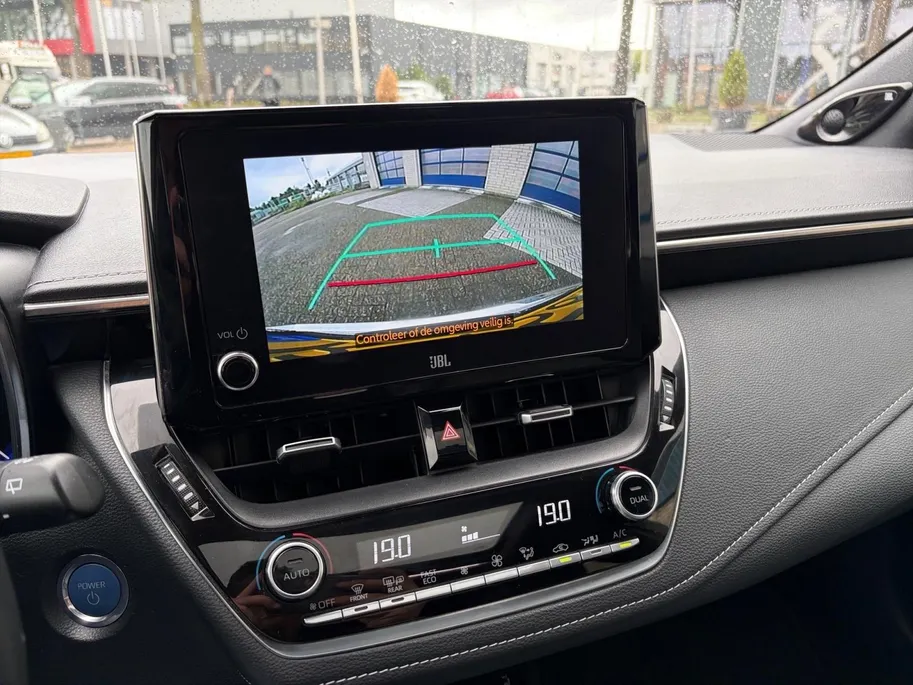 Toyota Corolla Touring Sports 2.0 Hybrid Executive | *1E EIGENAAR | FABRIEKSGARANTIE/ DEALER ONDERH. | PANO/ SCHUIFDAK | APPLE CARPLAY/ ANDROID AUTO | NAVI | CAMERA | VOL. LEDER | JBL SOUND | STOELVERWARMING |
