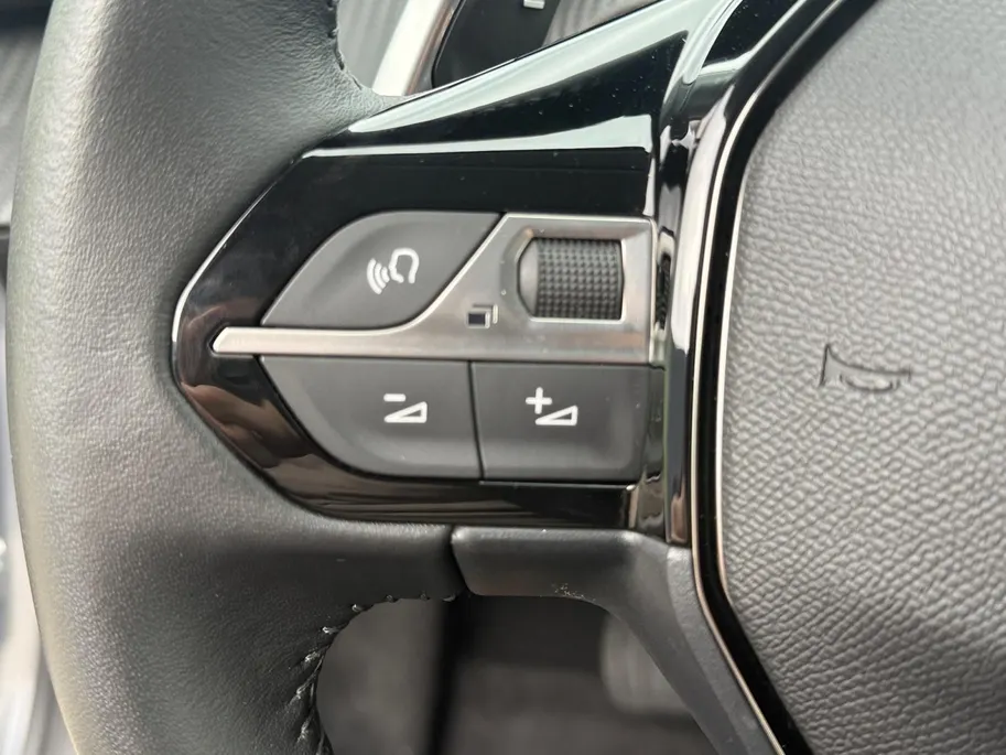 Peugeot 208 1.2 Hybrid 110 e-DCS6 Allure | Lichtmetaal | Automaat | Apple Carplay | Android Auto | 1 Jaar Bovag Garantie