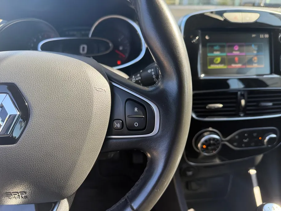 Renault Clio 0.9 TCe Intens | Bluetooth | Cruise & Climate Control | Parkeersensoren | Navigatie | LMV | Onderhoudshistorie | 12 Maanden BOVAG Garantie