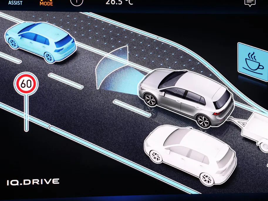 Volkswagen Golf 1.5 eHybrid 272pk DSG GTE · Panoramadak · 360 Camera · Inklap. Trekhaak · Head-Up Display · Matrix LED · Keyless · DCC · Garantie t/m 26-05-2030 of 100.000km