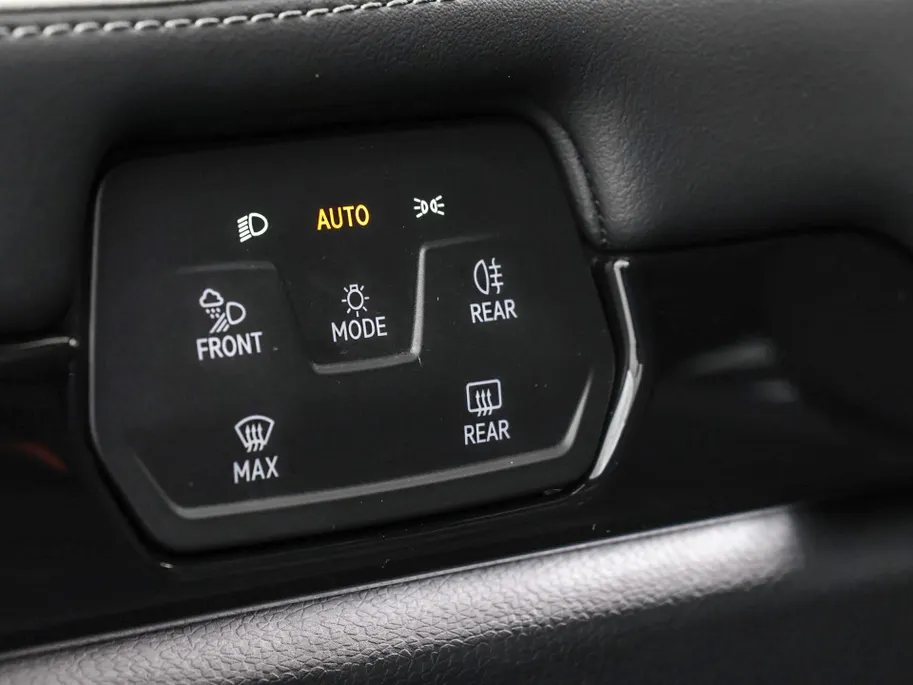 Volkswagen ID.7 Pro Limited Edition 77 kWh accu 286 pk · Achteruitrijcamera · Draadloze telefoonverbinding · LEDER INTERIEUR -