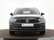 Volkswagen Tiguan 1.4 TSI eHybrid 245pk DSG Life Business · Camera · Inklap. Trekhaak · Stuur- & Stoelverwarming · Parkeerassistent · Apple/Android Car Play ·