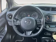 Toyota Yaris 1.5 Hybrid Bi-Tone |Automaat|climate controle| dakspoiler| extra getint glas| 12 maanden Bovag Garantie|