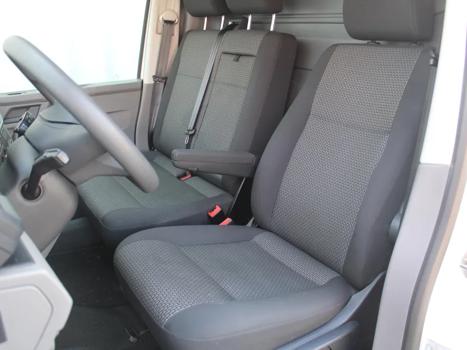 Volkswagen Transporter 2.0 TDI L2H1 28 Comfortline | 3-zits | Airco | Cruise | PDC | Apple Carplay | Android Auto | Volledig betimmerd |