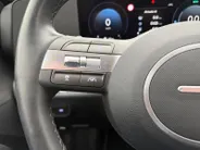Hyundai Kona 1.6 GDI HEV Comfort Smart 19'' velgen Incl. resterend fabrieksgarantie! Zeer mooie uitvoering! ALS NIEUW!!