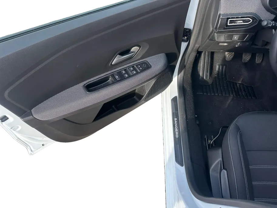 Dacia Sandero 90PK TCe Journey | Camera | Dode Hoek Detectie | Climate Control | Parkeersensoren | Apple CarPlay/Android Auto | Cruise Control | Full LED | 12 Maanden BOVAG Garantie