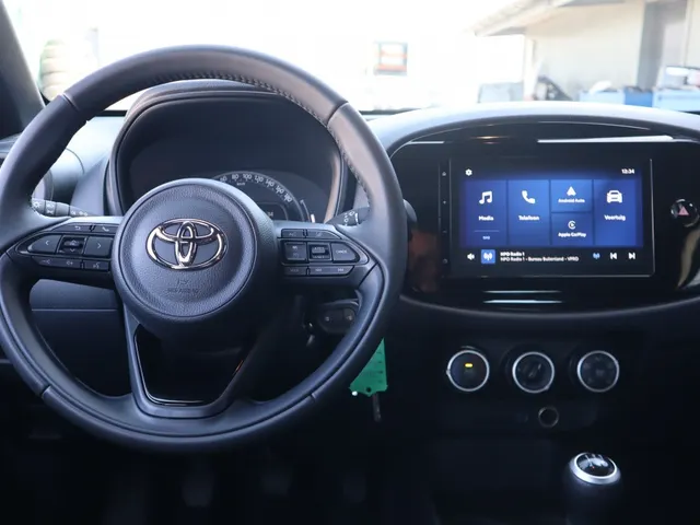 Toyota Aygo X 1.0 VVT-i MT Play Allseason banden | Armsteun