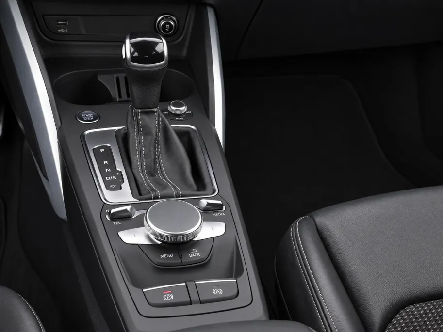 Audi Q2 35 TFSI 150pk S Edition · Camera · Matrix LED · Apple/Android Car Play · Adaptive Cruise Control · Stoelverwarming · Verkeersbord Detectie · Virtual Cockpit ·