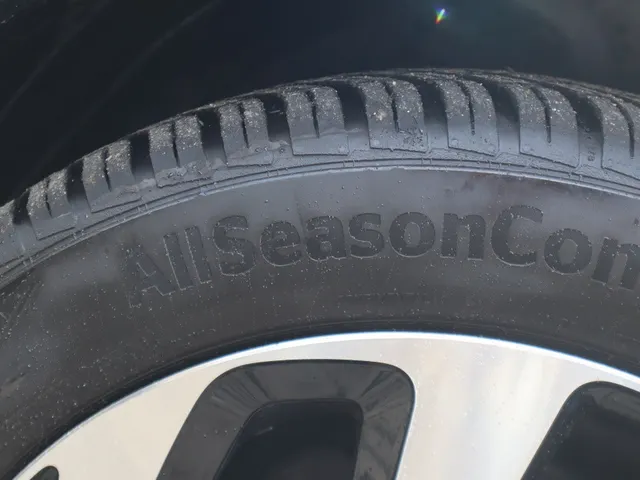 Toyota Aygo X 1.0 VVT-i S-CVT Pulse Automaat Bi-Tone | AllSeasons | Climate co