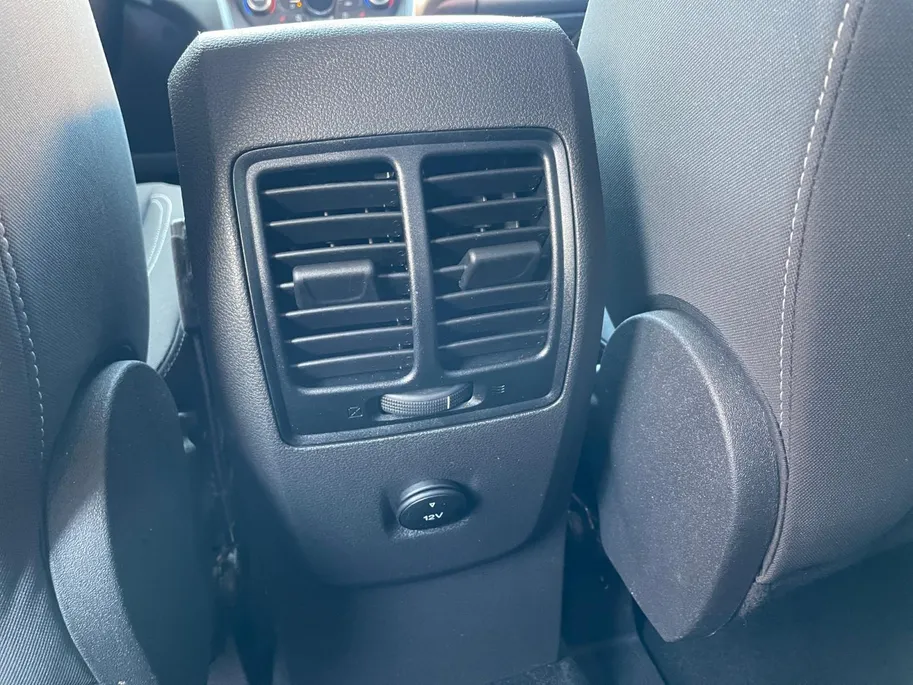 Ford Kuga 1.5 EcoBoost Titanium nette dealer auto | Wegklapbare trekhaak| Navigatie| elec achterklep| Parkeersensoren| 4 seizoen banden| Stuur verwarming| Stoel verwarming| Vooruit verwarming| Climate Control |