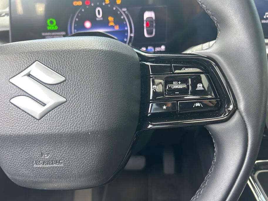 Suzuki e Vitara Style 61 kWh | Apple Carplay/Android Auto | electronic climate controle | 360 Parkeercamera | Panorama dak | Stoelverwarming |