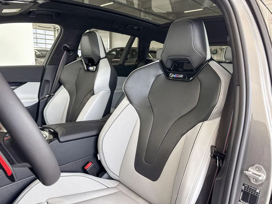 BMW M5 Touring M Drive Professional