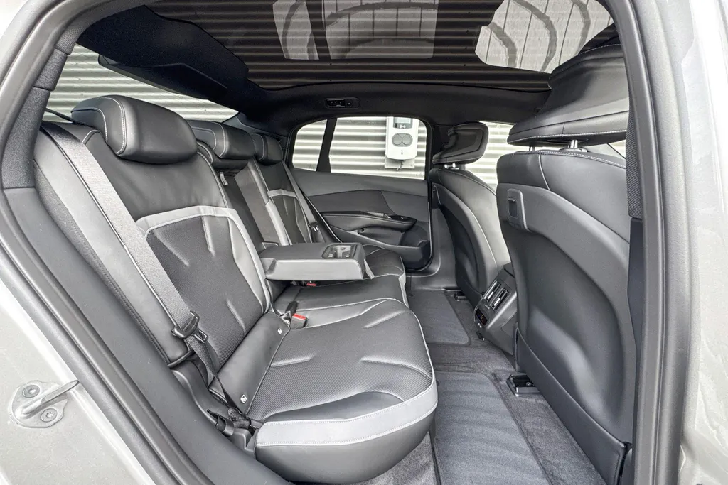 BMW i3 Sedan 50 xDrive First Edition 113.4 kWh