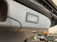 Volkswagen Passat Variant 1.5eTSI/150PK Elegance Business DSG · Trekhaak · Camera · Apple/Android Car Play · Navigatie · Dodehoeksensoren · Massage · Stoelverwarming ·