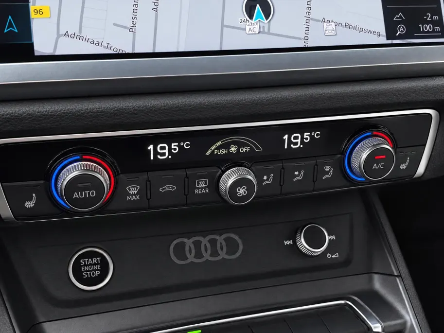 Audi Q3 45 TFSIe 245pk S edition · Camera · Apple/Android Car Play · Stoelverwarming ·  Navigatie · Elek. Achterklep · Keyless · 19'' Inch ·