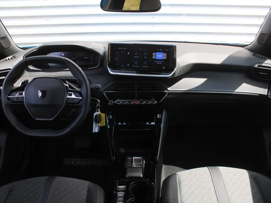 Peugeot 2008 1.2 PureTech 130 Allure | Automaat | Camera | Clima | Cruise | Navi | 17' LM | LED | Apple Carplay/Android Auto |