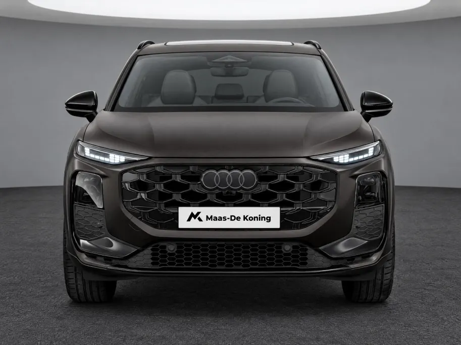 Audi Q3 e-hybrid S edition 272 PK · Trekhaak elek. wegklapbaar · Tech plus · Glazen panoramadak