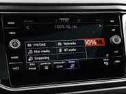 Volkswagen T-Roc 1.5 TSI 150pk Sport Business R · Panoramadak · Camera · Standkachel · Stoelverwarming · Navigatie · 19' Velgen · Elek. Inklapbare Spiegels ·