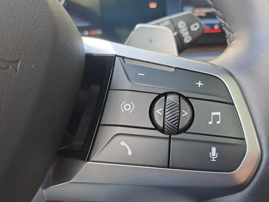 BMW 2 Serie Active Tourer 220i AUTOMAAT | Sensoren | Navigatie | Cruise | 360 Camera | Head-up display | Elektrisch verstelbare stoel | Apple Carplay/Android Auto